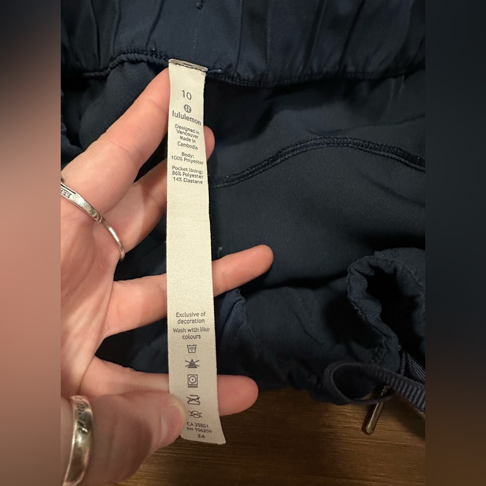 Lululemon On The Fly Pant *Woven 27" True Navy W5BPMS size 10 - Picture 2 of 9